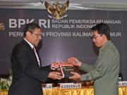 Pemkab Kutim Serahkan LKPD 2013