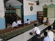 Ismu Selalu Dukung Lembaga Pendidikan Islam – Kunjungi Ponpes, Bupati Serahkan Bantuan