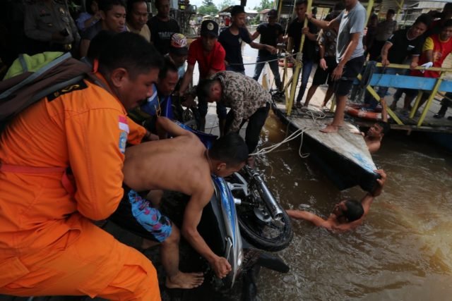 Motor Tercebur Berhasil Diangkat - Wahyu Masih Belum Ditemukan2019-07-05 at 05.19.14 (1)
