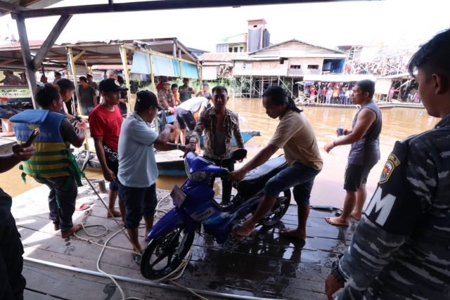 Motor Tercebur Berhasil Diangkat - Wahyu Masih Belum Ditemukan2019-07-05 at 05.19.14 (2)