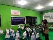 Pramuka SMAN 1 Sangsel Santuni Santri Ponpes Daarus Sholah