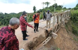Bupati Kutim Blusukan Ke Rantau Pulung – Tinjau Penanganan Jalan Putus di KM 19 dan Jembatan Rusak di KM 30