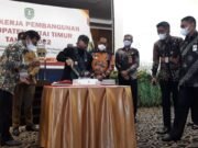 Buka Rakerbang – Bupati Kutim Dihadiahi Kejutan Kue Ultah