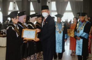 Wisuda STIPER Kutim ke-XVII, Seskab Minta Lulusan Abdikan Diri Pada Bangsa dan Negara