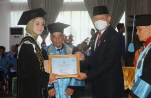 Namirah Larinda Lulusan Terbaik Stiper Kutim di 2022 – Berharap Kampus Kembangkan Jenjang Strata Dua