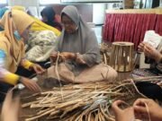 Tingkatkan Kualitas SDM Perajin Kutim – Disperindag dan Dekranasda Kolaborasi Gelar Pelatihan Anyaman