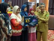 Disdikbud Kutim Bagikan 151 Laptop, Tingkatkan Kinerja Guru PAUD