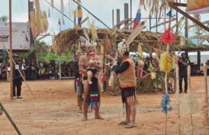 Rajut Kebanggaan di Festival Budaya Kayan UFAH 2025